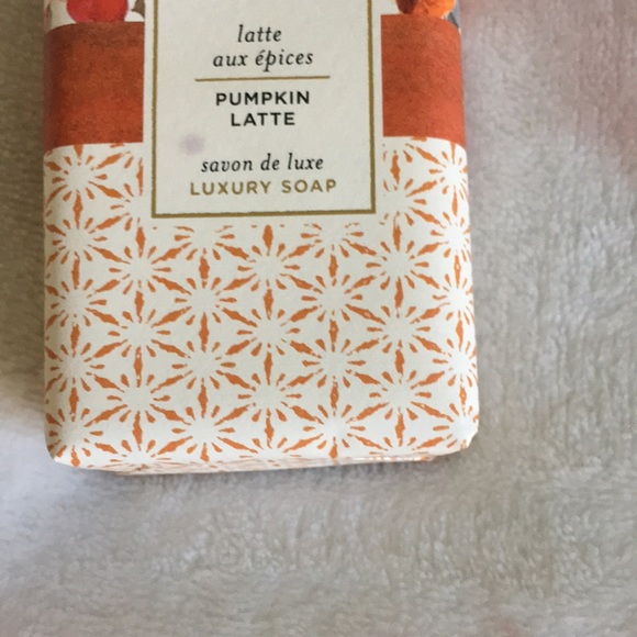 Mistral Scented Pumpkin Latte Luxury Soap made in France NWT 3.14 oz 2”x3.50 bar - Picture 3 of 8